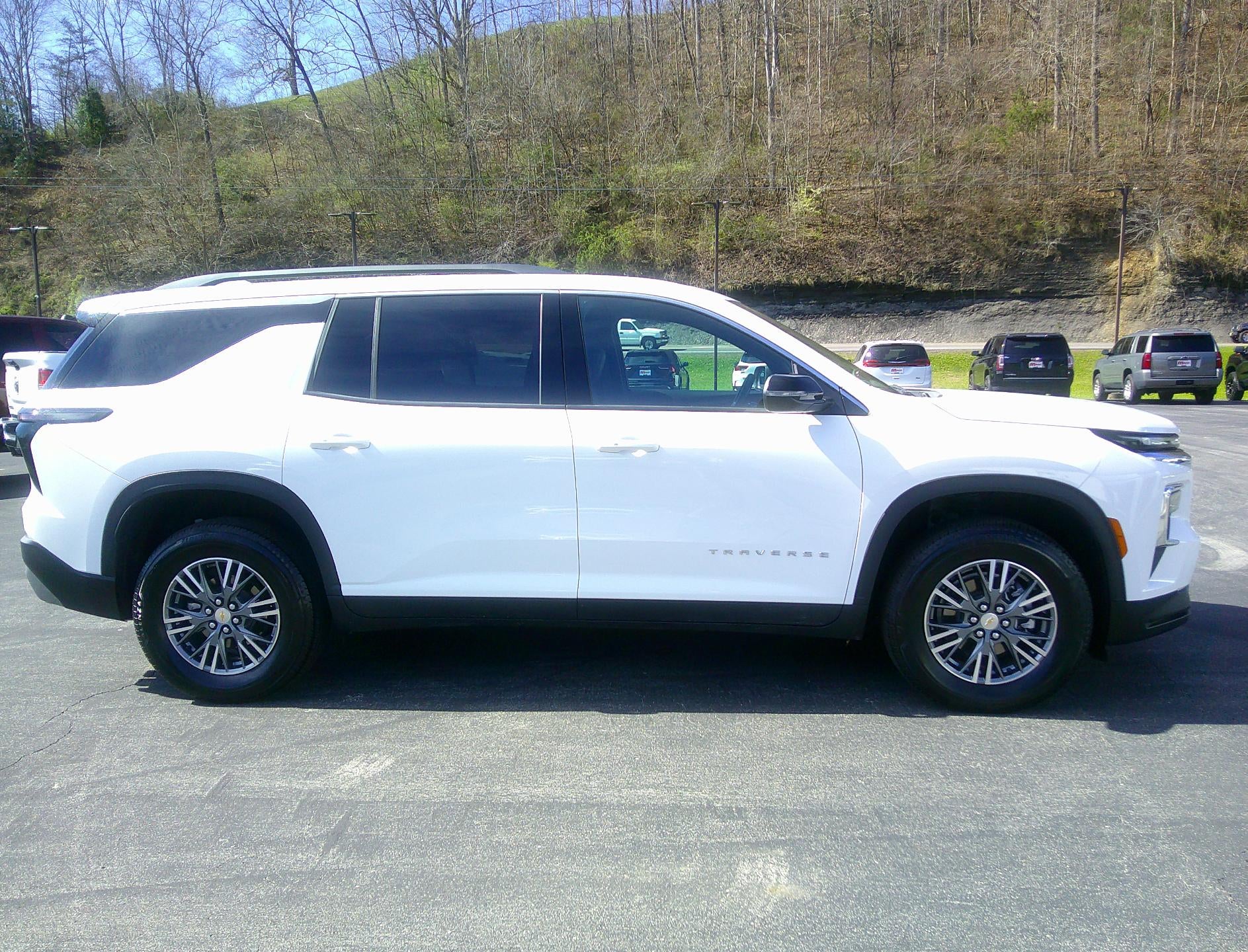2025 Chevrolet Traverse LT