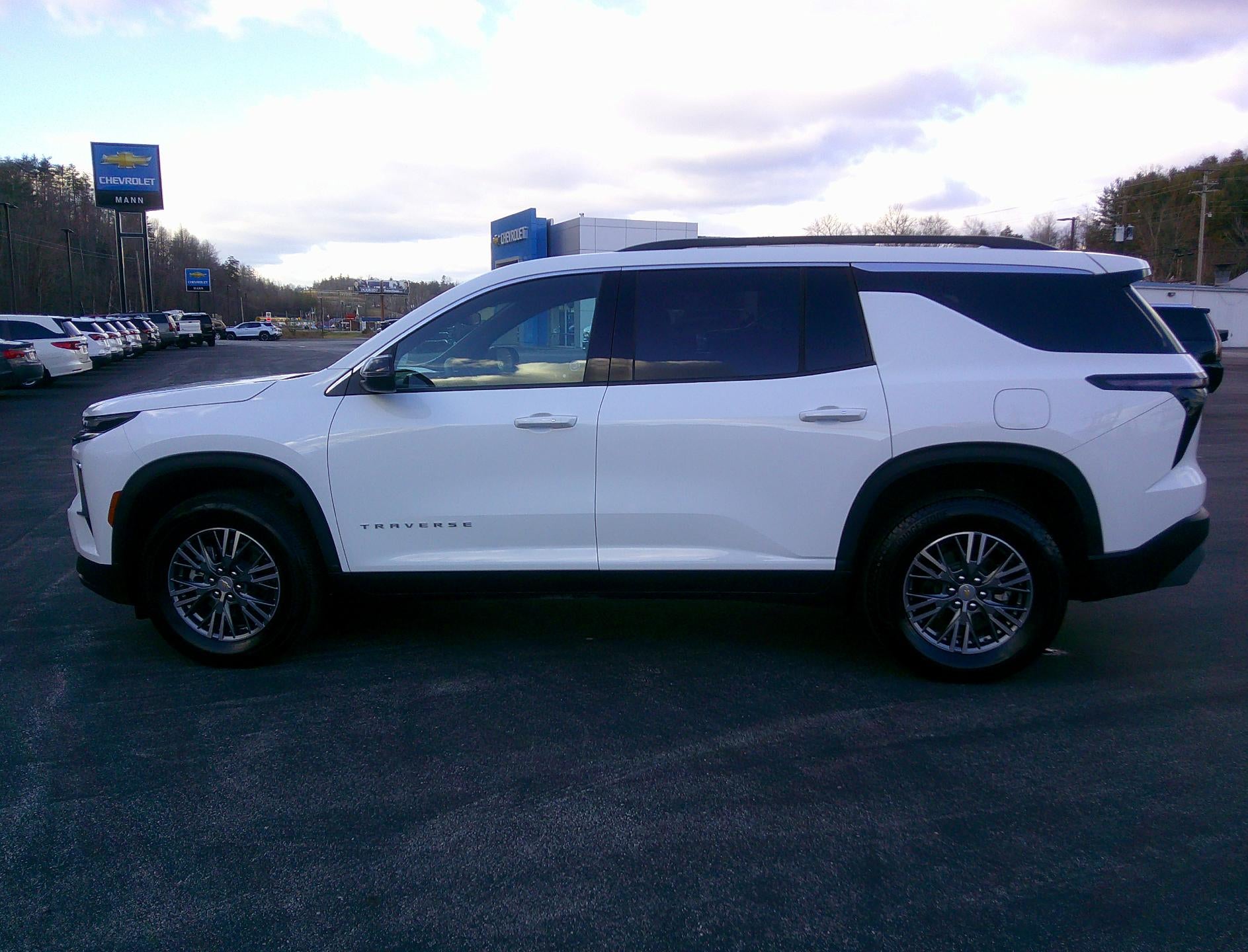 2025 Chevrolet Traverse LT