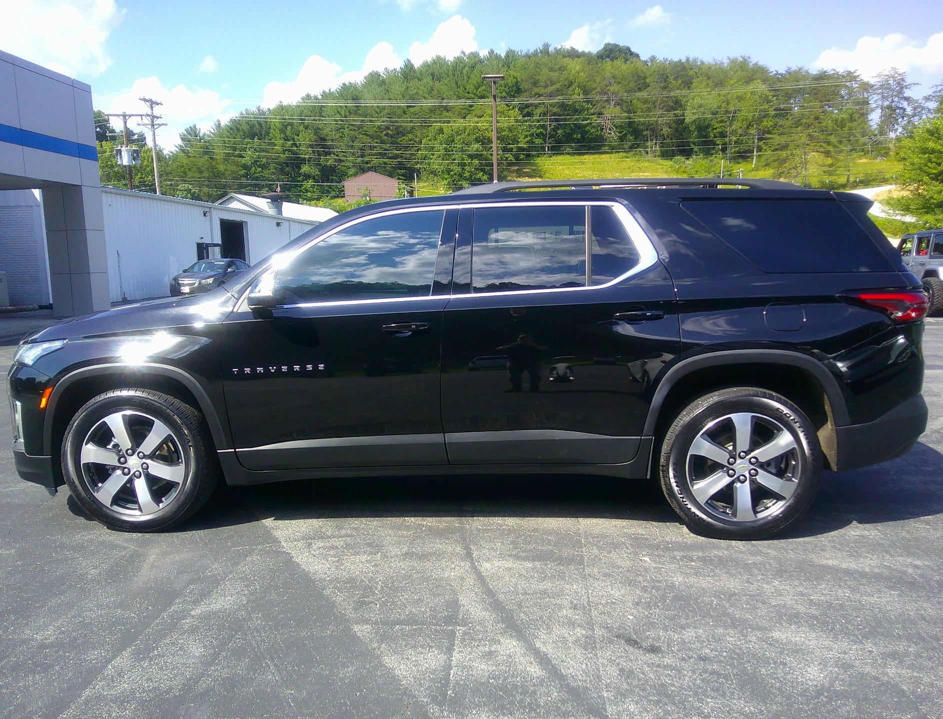 2022 Chevrolet Traverse LT Leather