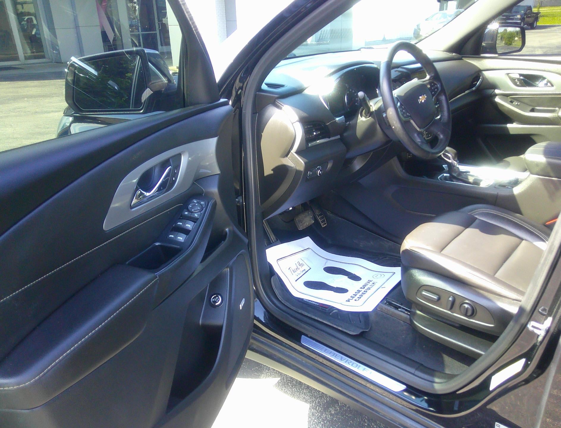 2022 Chevrolet Traverse LT Leather