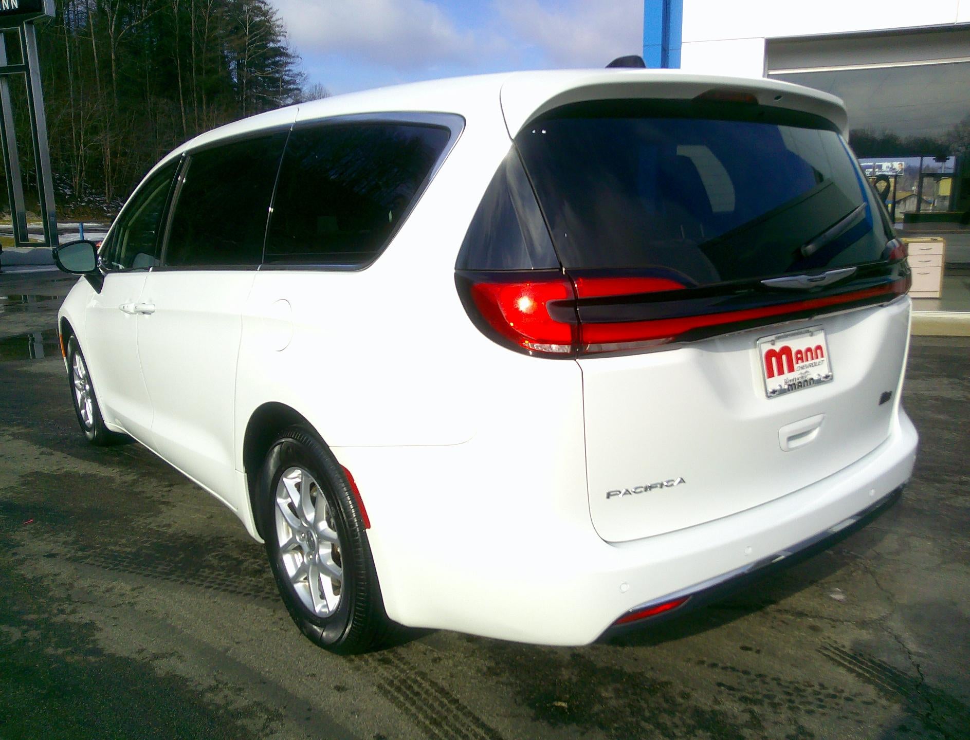 2024 Chrysler Pacifica Touring L