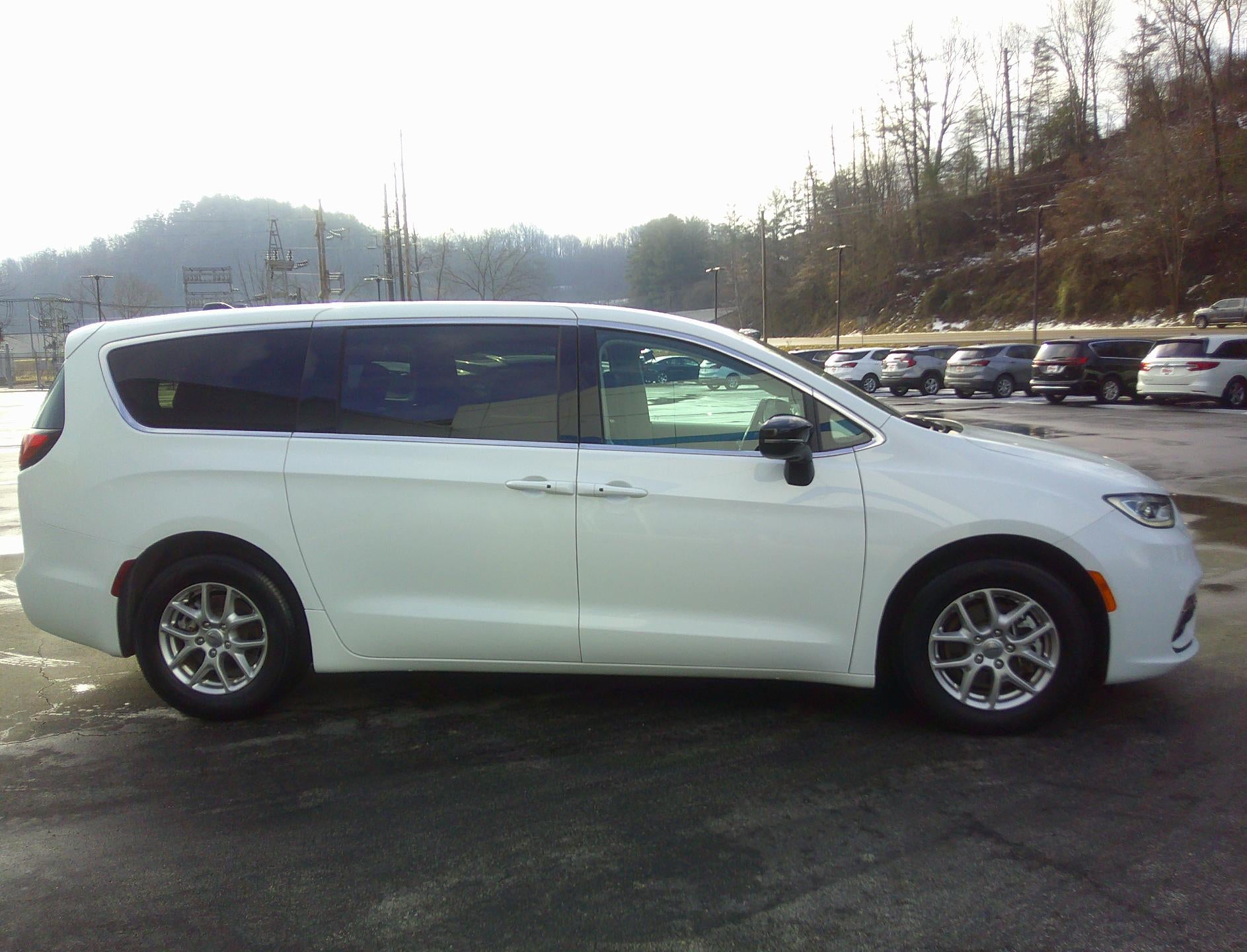 2024 Chrysler Pacifica Touring L