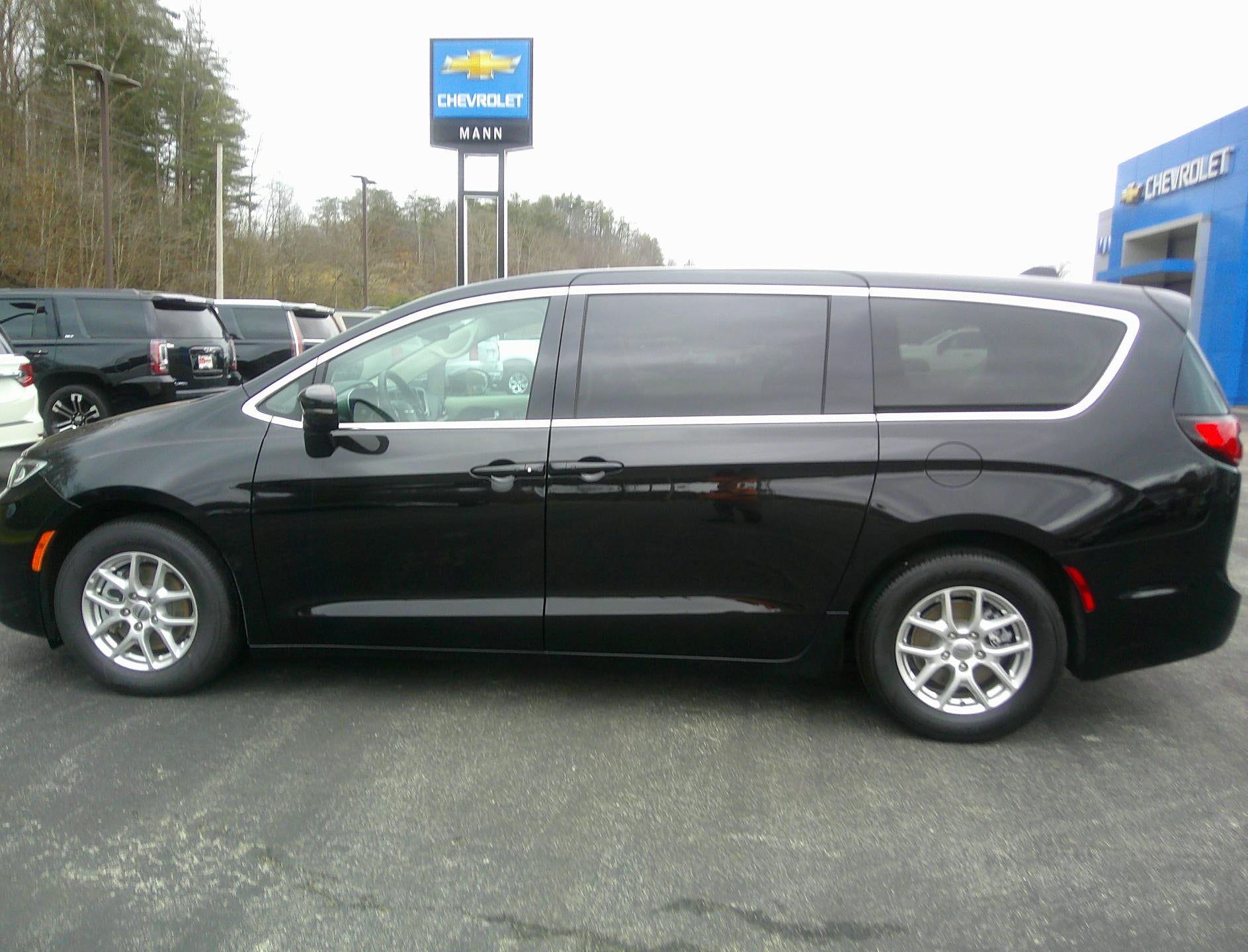 2024 Chrysler Pacifica Touring L