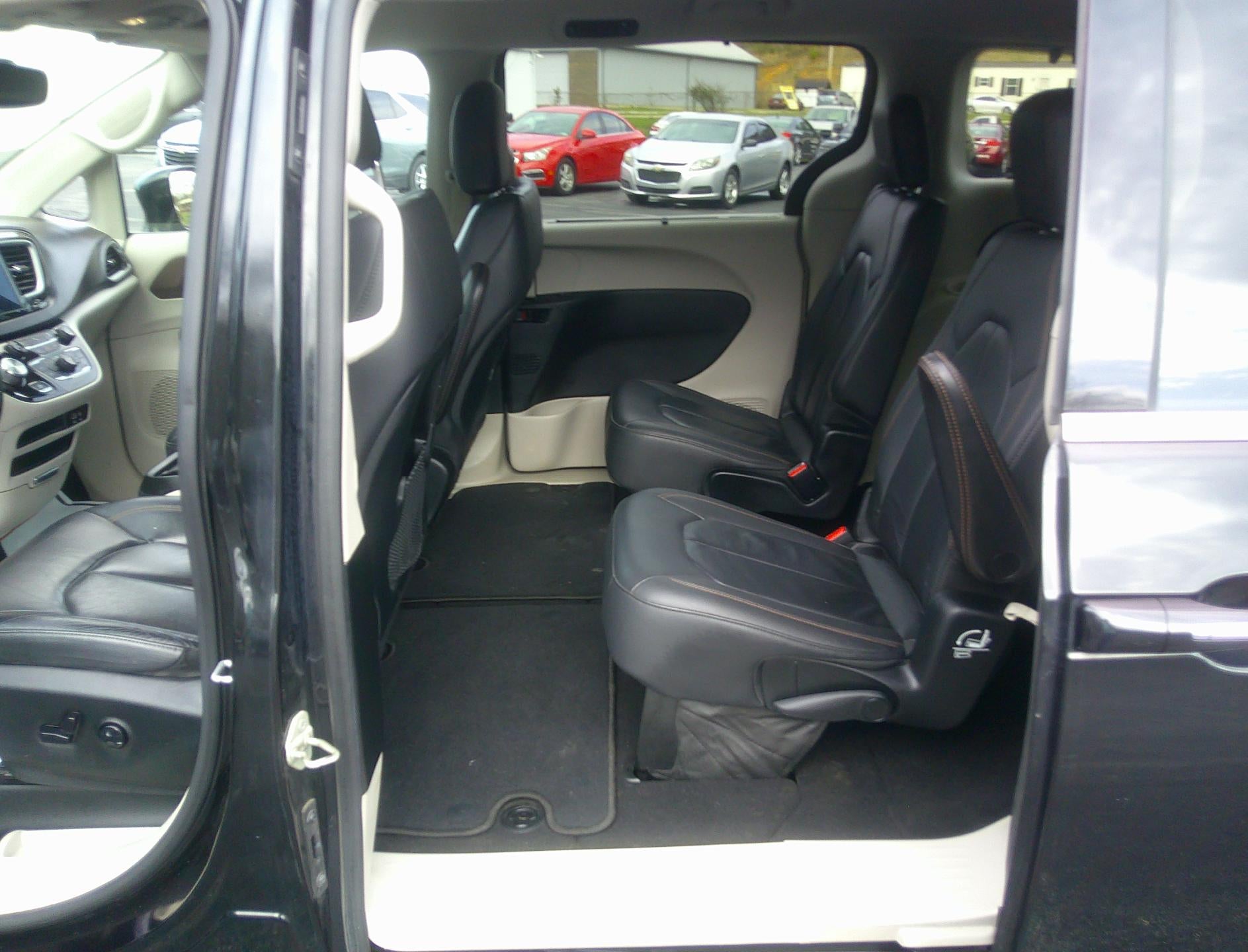 2017 Chrysler Pacifica Touring-L